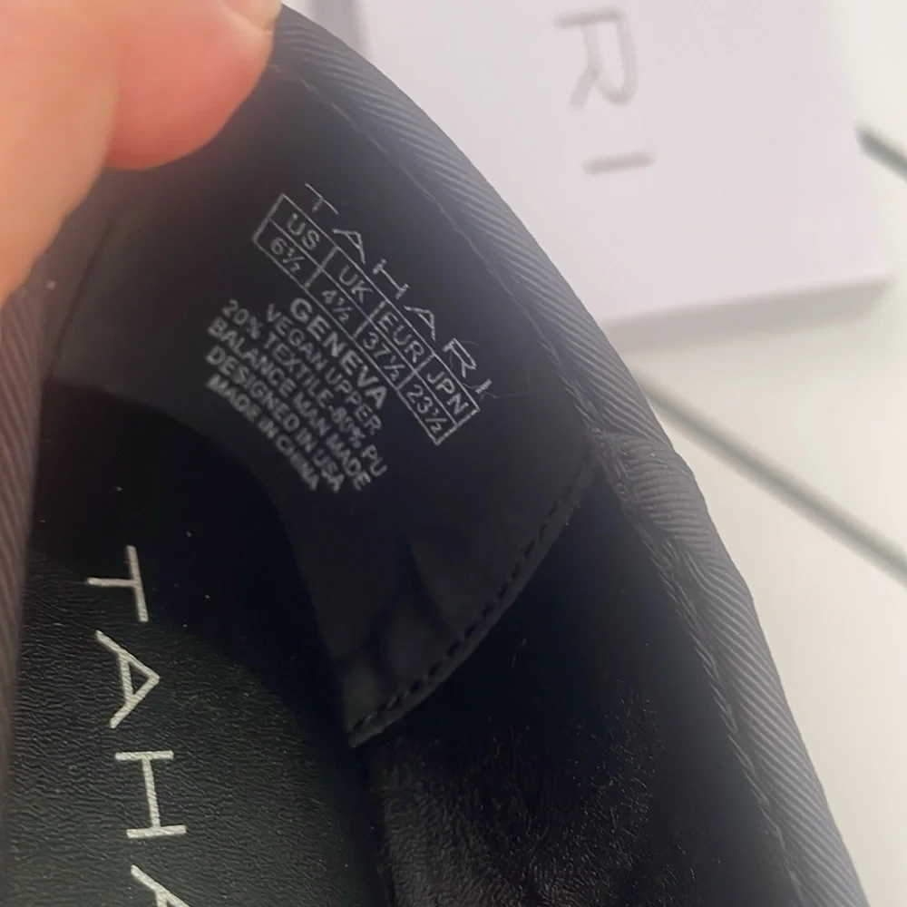 NWT TAHARI GENEVA FLATS! Women’s 6.5